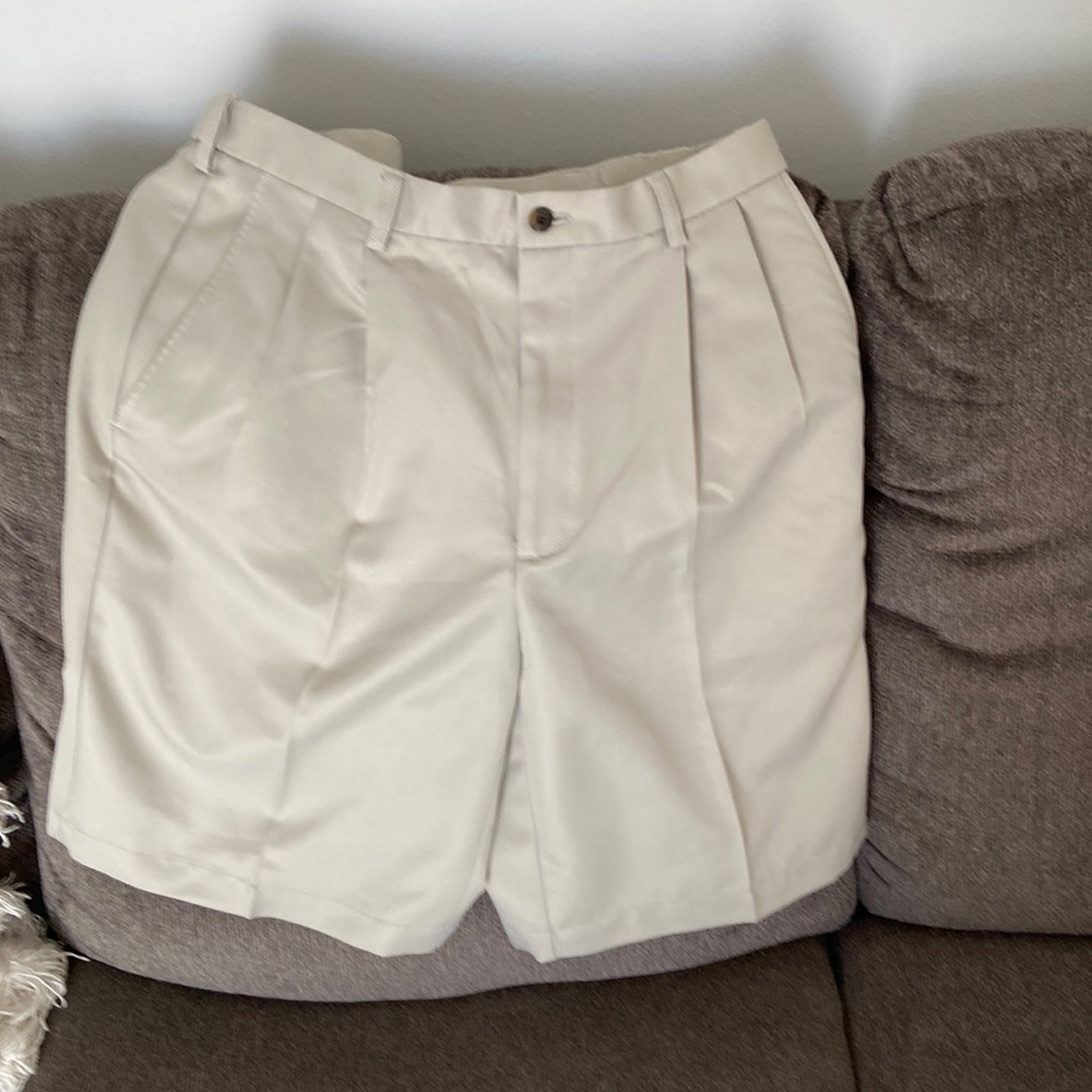 Haggai pleated shorts.